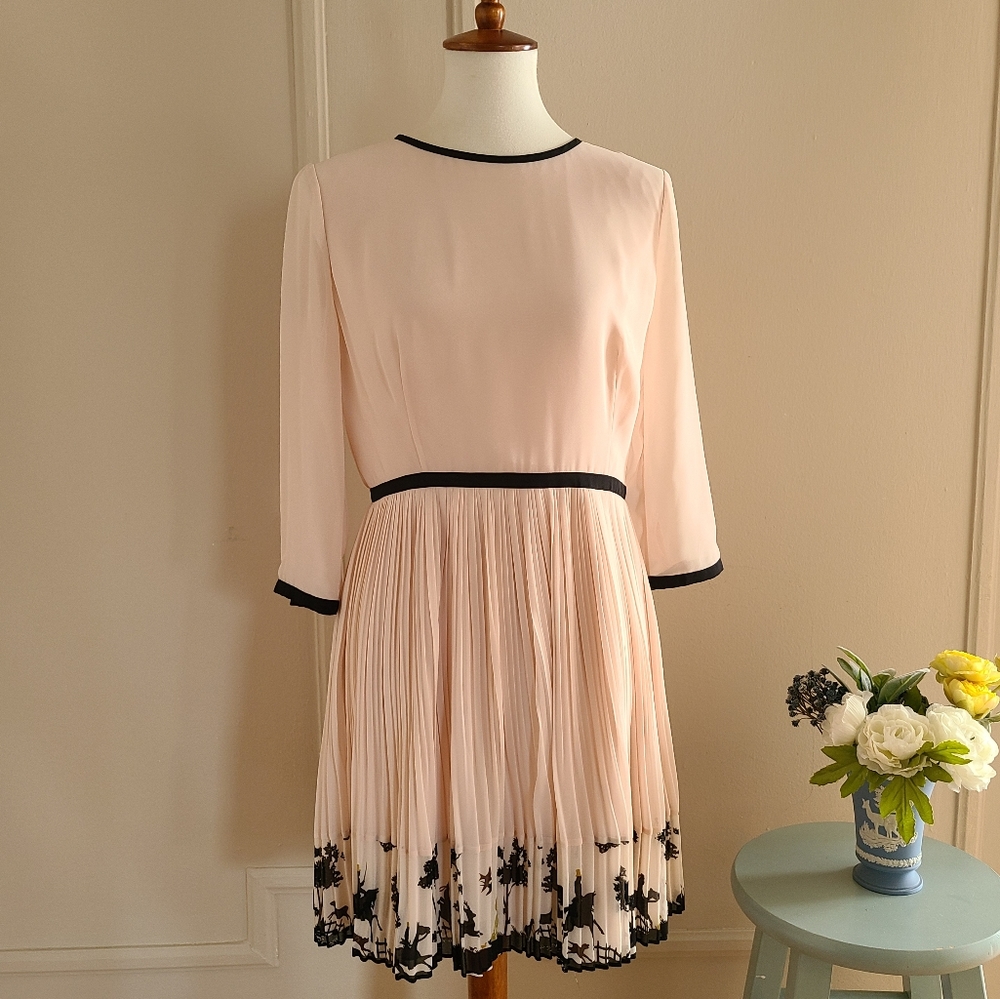 Ted Baker 3 (= US 4 or 6) Soft pink pleated dress
